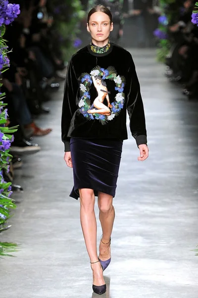 Look 14